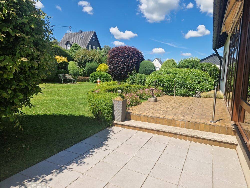 Tolles Einfamilienhaus im Bungalowstil mit wunderschönem parkähnlichen Gartengrundstück in Weitefeld! – Weitefeld – Vorschaubild 9