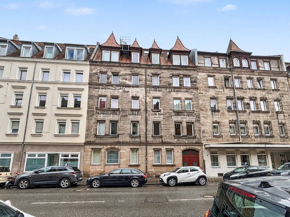 Attraktive 5-Zimmer-Dachgeschosswohnung mit ca.108 m² - vermietet & zentral in Fürth – 90763 Fürth – Bild 1 von 9