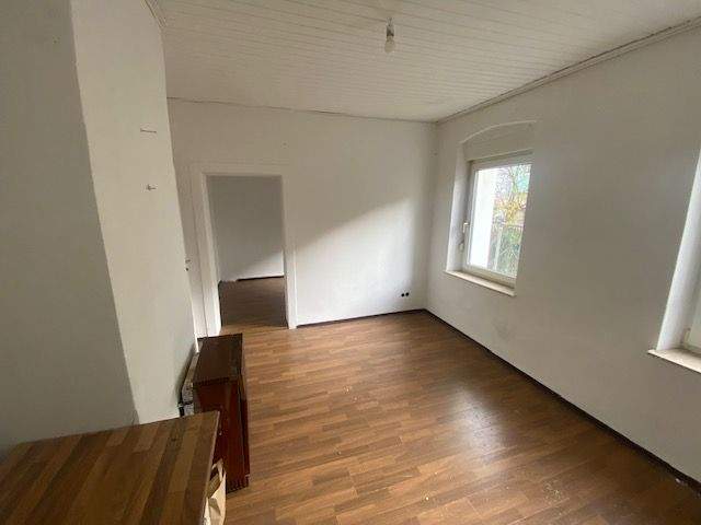 Apartment, Büro, Hobbyräume oder Gewerbe mit 2 Zimmern sowie separates WC mit Dusche im Erdgeschoss eines MFH – Nürnberg – Vorschaubild 2