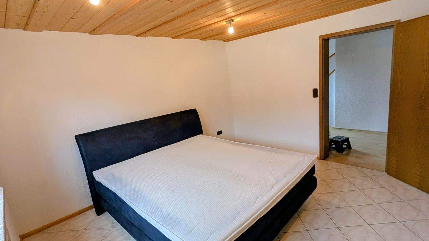 Hier können Sie sofort Einziehen, Großzügiges 8-Zimmer-Haus mit Garten in Rothenkirchen, Pressig – Pressig – Vorschaubild 3
