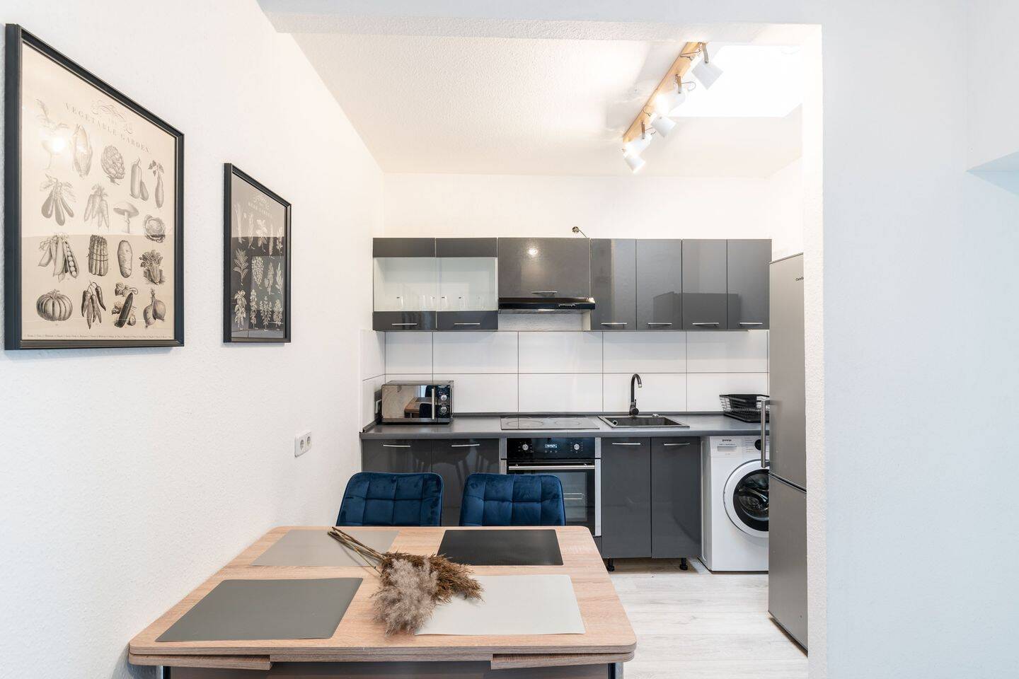 Stilvolle helle Drei-Zimmerwohnung im Altbau mit Stellplatz im Innenhof – Berlin – Vorschaubild 6
