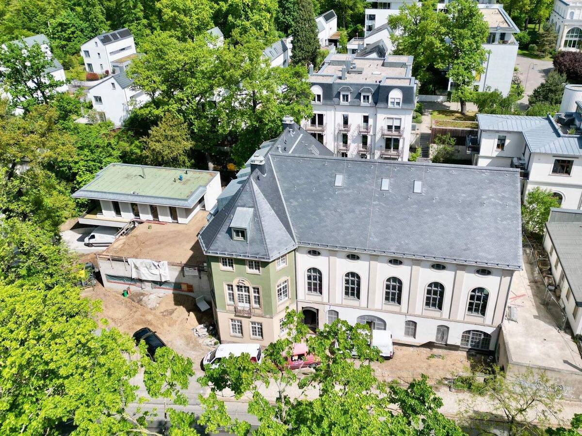 *exklusive Wohnung in dem historischen Saal des bekannten Lahmann-Sanatoriums am Weißen Hirsch* – 1324 Dresden – Bild 1 von 9