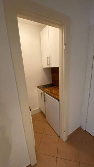 Winterhude: Appartement, ebenerdiges Duschbad, Einbauküche, 1. OG, Fahrstuhl, französicher Balkon, renoviert!!*** – 22299 Hamburg – Vorschaubild 2