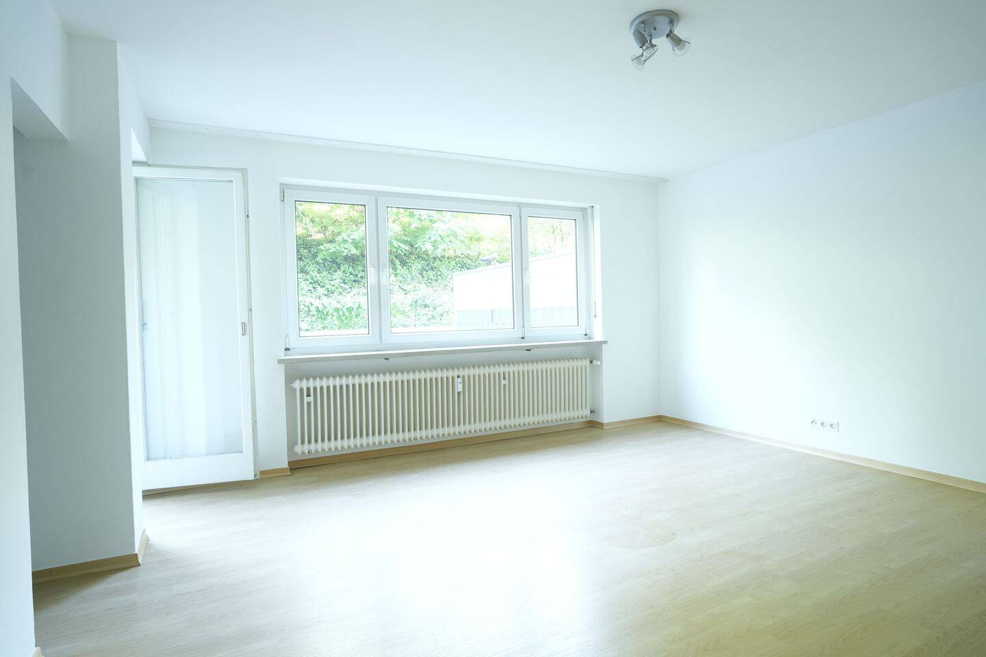 Helle, ruhige Wohnung in Uninähe mit Blick ins Grüne