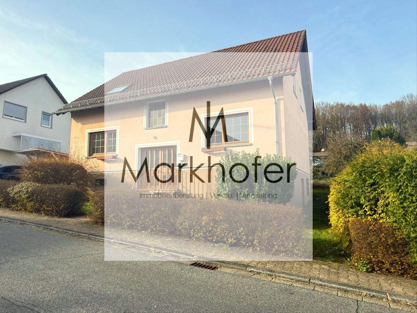 RESERVIERT !!! Familienfreundliches Mehrgenerationenhaus oder großzügiges Einfamilienhaus ! – Bexbach – Bild 1 von 9