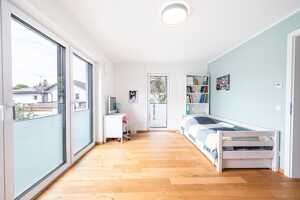 AIGNER - Neuwertige Doppelhaushälfte mit großzügigem Garten und viel Wohnkomfort – 81739 München – Vorschaubild 3
