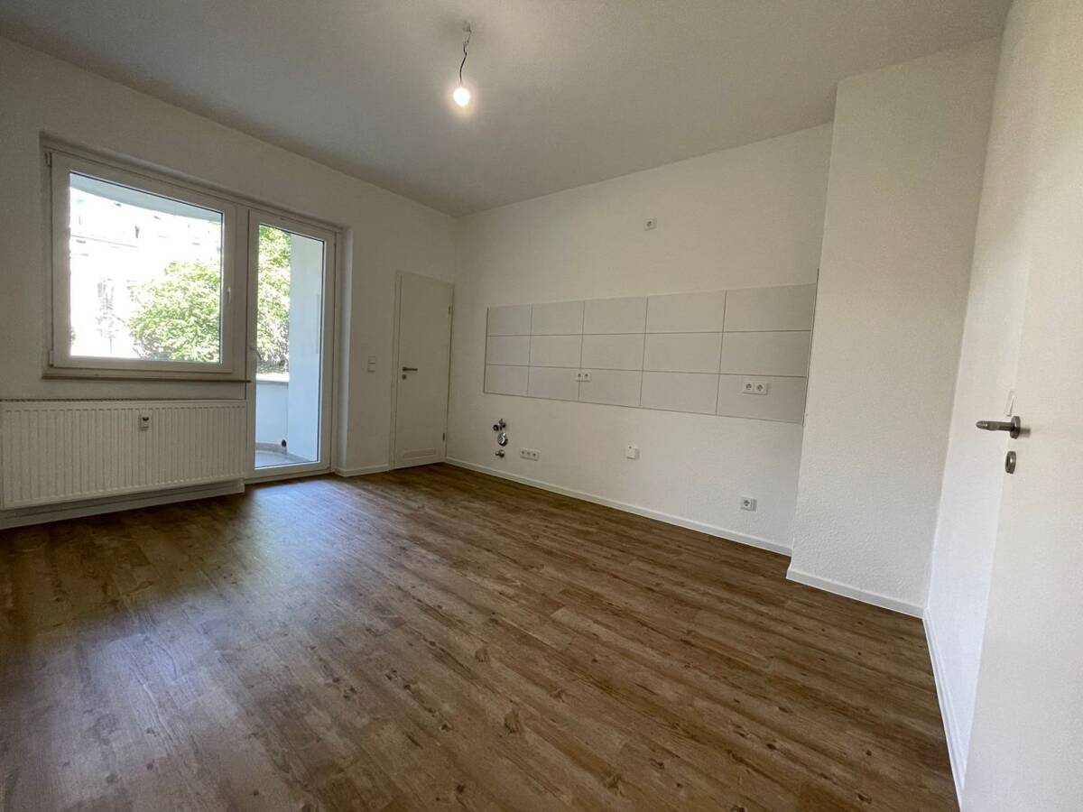 *modernisierte Balkonwohnung mit Tageslichtbad*schöne Altbau* – 45145 Essen – Bild 1 von 9