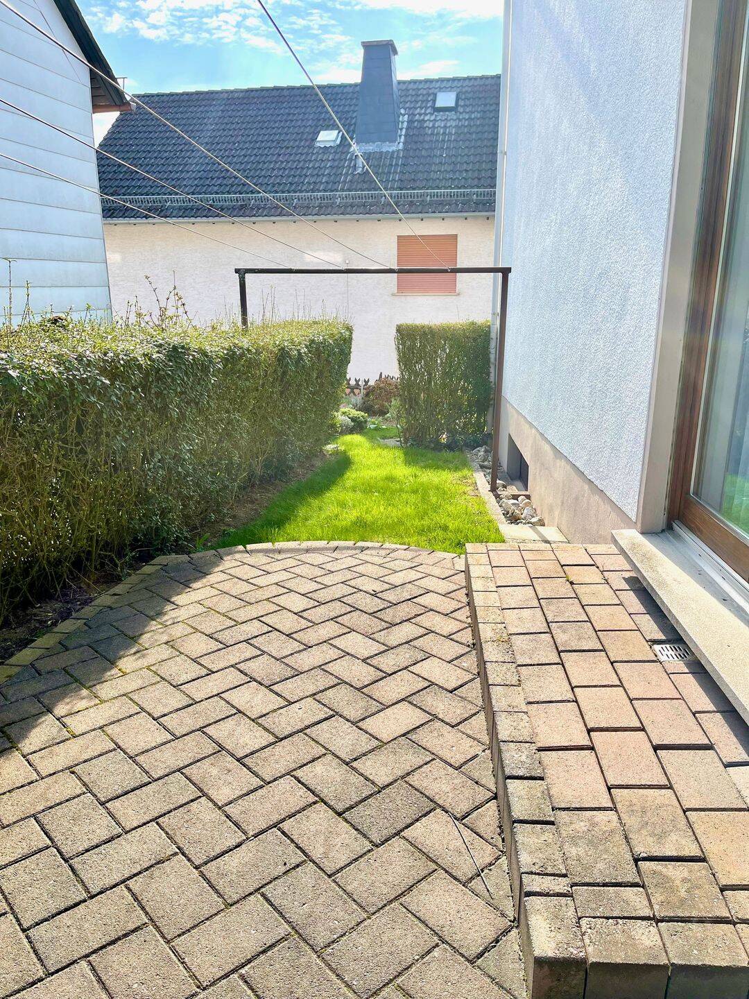 Großzügiges und sehr gepflegtes Ein-/Zweifamilienhaus mit hübschem Garten, Balkon und Garage in Becheln – Becheln – Vorschaubild 6