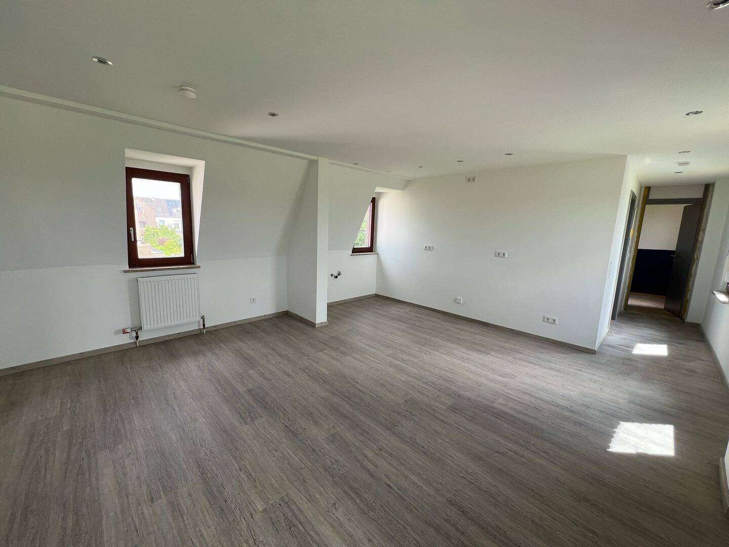 Erstbezug nach Komplettrenovierung: helle 44 qm Altbauwohnung in verkehrsberuhigter Lage am Rand der Pegnitzauen in Schniegling