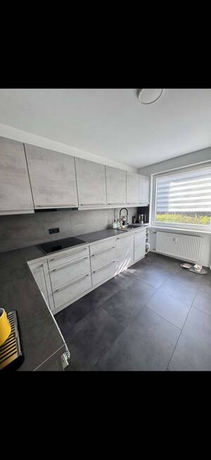 Kernsanierte 3 Zimmer Wohnung mit Balkon in BS-Warenbüttel Teilmöbliert