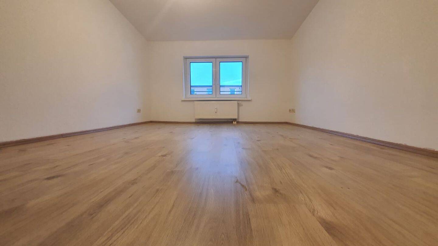 Helle 2-Zimmer-Wohnung mit Einbauküche und Dachterrasse in ruhiger und gepflegter & zentraler Lage in Magdeburg Alte Neustadt zu vermieten – Magdeburg – Vorschaubild 4