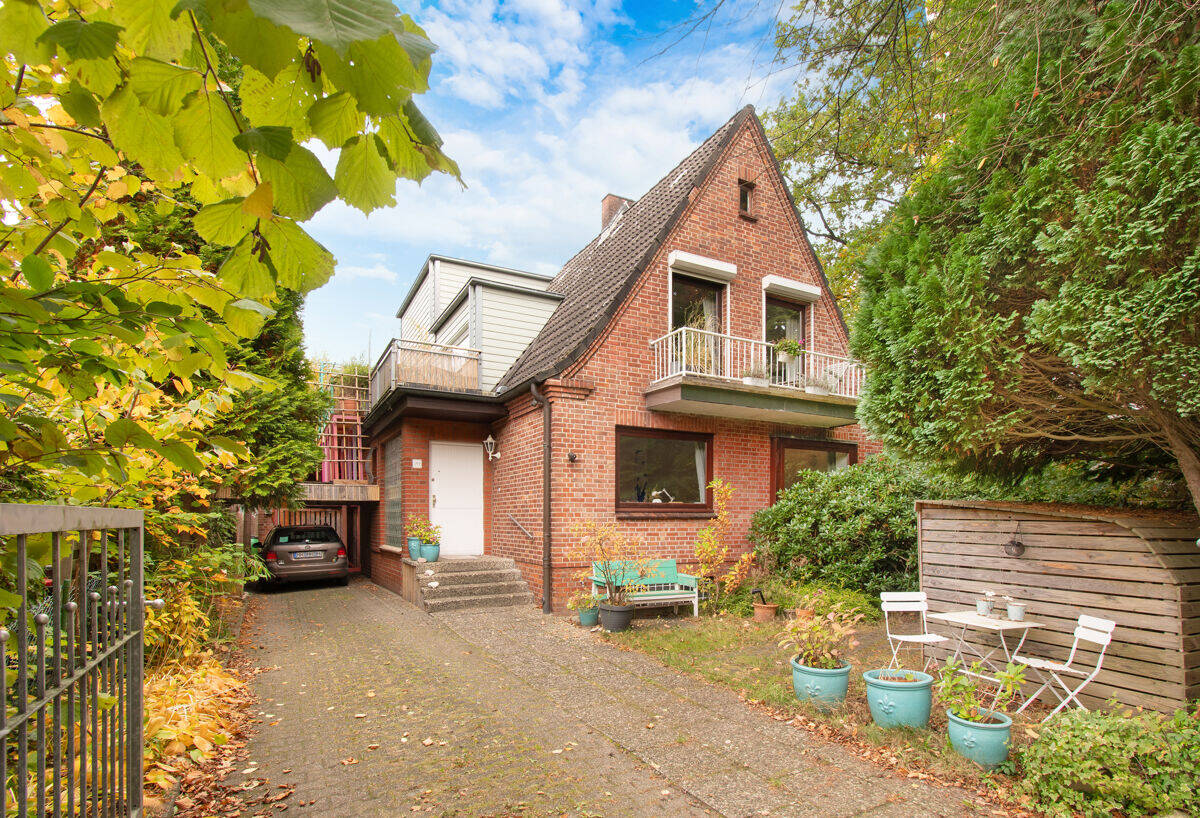 Gepflegtes Zweifamilienhaus mit Gartenidylle - Wohnen in ruhiger Lage von Wellingsbüttel