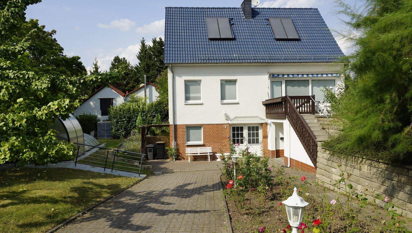 Einfamilienhaus mit großem Grundstück, Garten, Pool, Sauna & Garage – Erfurt – Vorschaubild 4