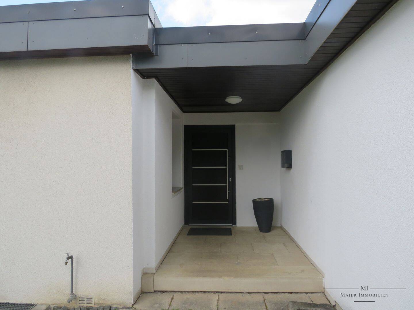 Ihr neues Zuhause: Freistehendes Einfamilienhaus mit idyllischem Gartengrundstück & Innenpool – Sulzbach-Rosenberg – Vorschaubild 2