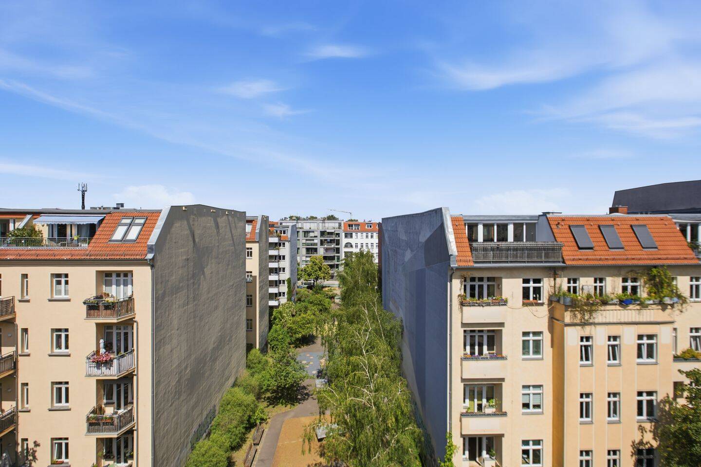 Wohnen über den Dächern von Prenzlauer Berg - 2-Zimmer-Wohnung mit Terrasse – Berlin – Vorschaubild 2