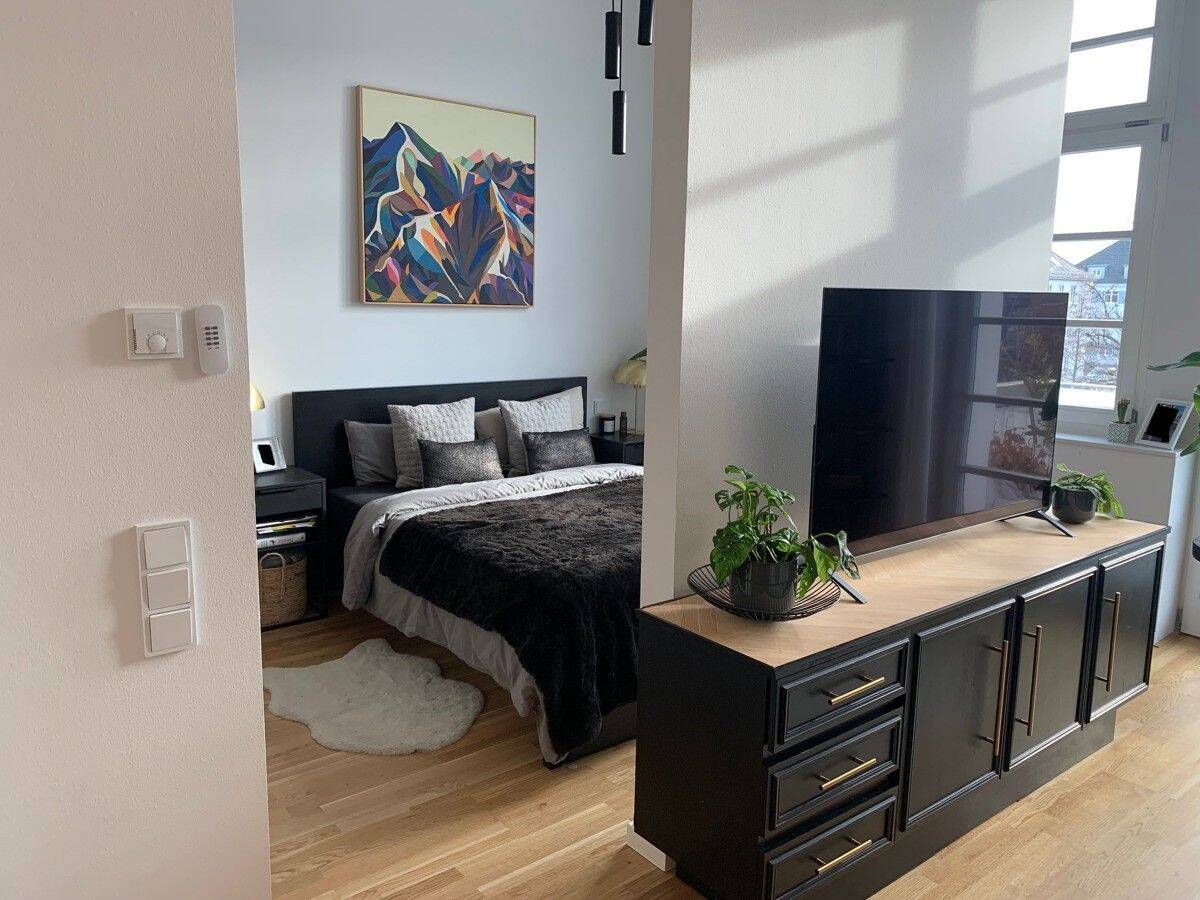1,5-Zimmer Wohnung mit besonderem Charme, Einbauküche, Balkon, Stellplatz, Möbel abkaufbar – Villingen-Schwenningen – Vorschaubild 6
