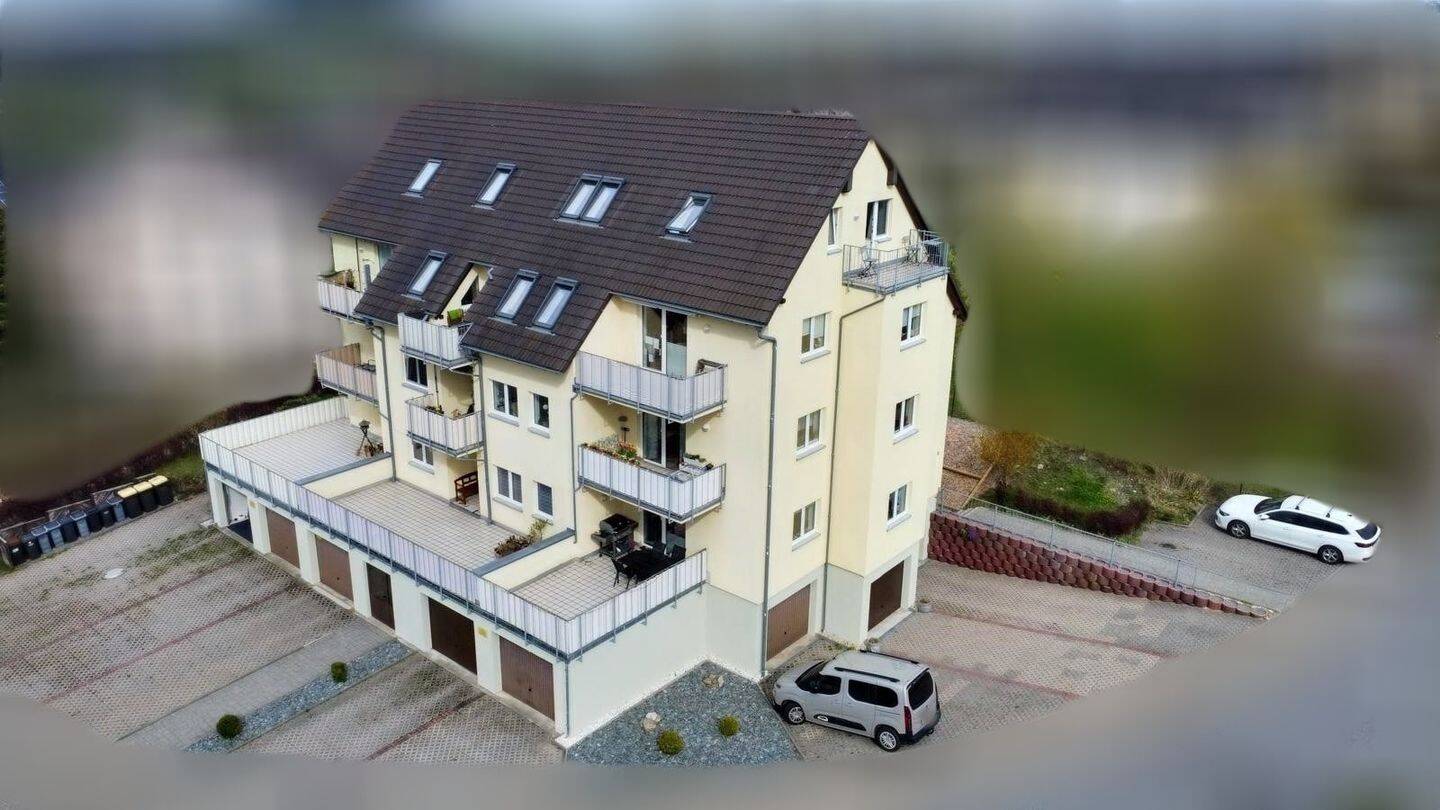 Charmante Maisonette-Eigentumswohnung mit Balkon, Garage und Stellplätzen – Schneeberg – Vorschaubild 2