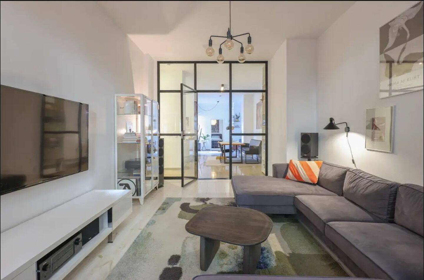 Stilvolle 4-Zimmer-Wohnung mit großer Hofterrasse im Herzen Friedrichshains – Berlin – Vorschaubild 3
