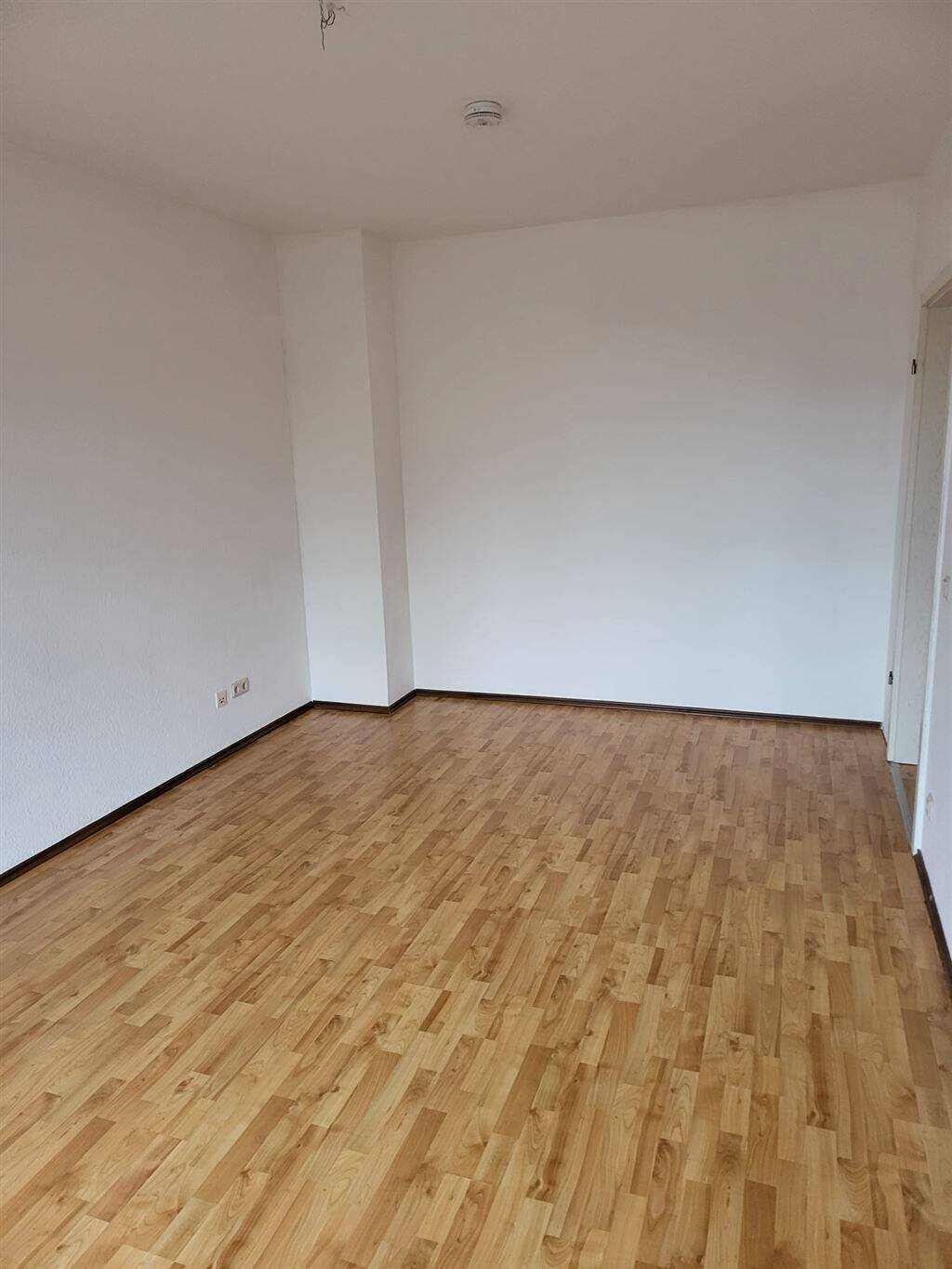 Großzügige 2-Zimmer mit Balkon, EBK, Wannenbad und Laminat in zentraler Lage! SP mgl. – Chemnitz – Vorschaubild 6