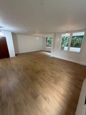 Erstbezug/ hochwertige Terrrassen-Wohnung/ 1. OG/ 4,5 Zimmer/ Balkon/ Tiefgaragenstellplatz/ parkähnliche Aussicht/ sehr gute Aufteilung/ ab sofort – 22399 Hamburg – Vorschaubild 3