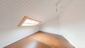 Zentral und dennoch ruhig / Dachgeschosswohnung mit Balkon in Prien am Chiemsee – 83209 Prien am Chiemsee – Vorschaubild 3