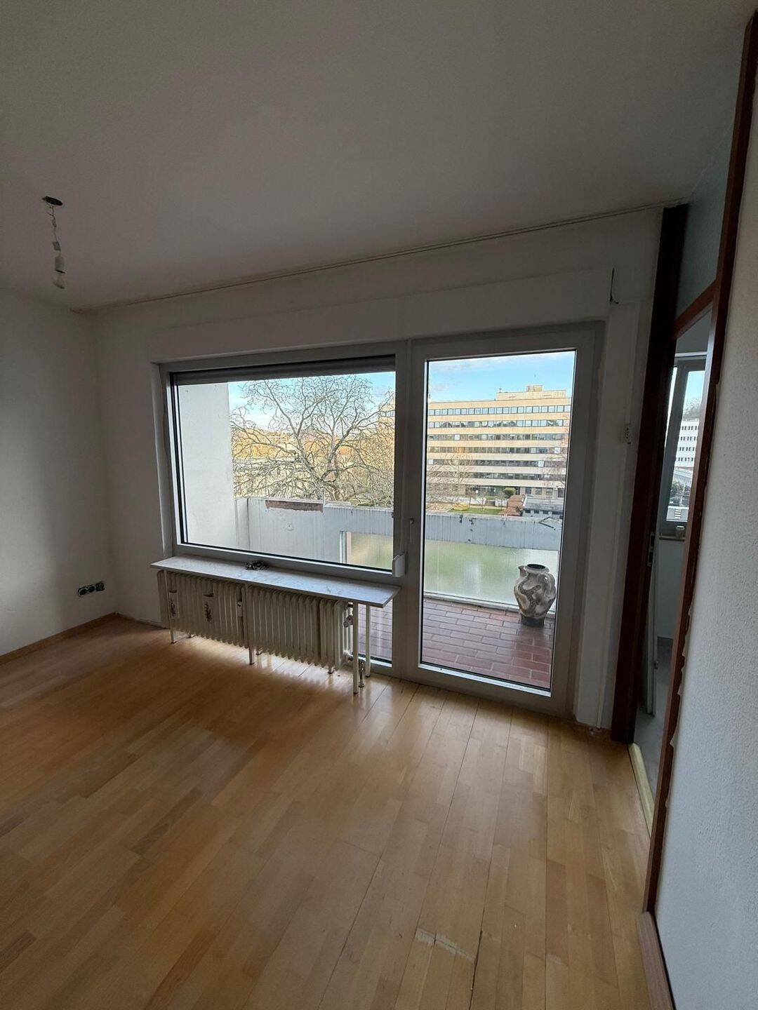 Schöne Wohnung am Schloss sucht einen NACHMIETER ab sofort – Saarbrücken – Vorschaubild 4