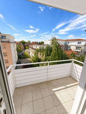 Zentrale Lage von Würzburg - Provisionsfrei - Helle Wohnung mit Wintergarten, Balkon, Küche