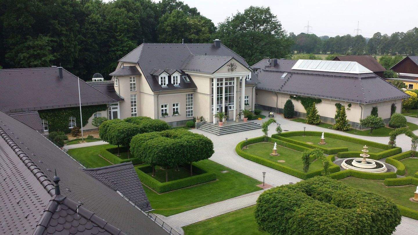 Einmaliges Zwei-Familienhaus mit Wellness- und Gewerbebereich – Kolkwitz – Bild 1 von 9