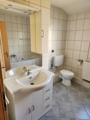 Schöne Dachgeschosswohnung mit Balkon und Garage – 34311 Naumburg – Vorschaubild 4