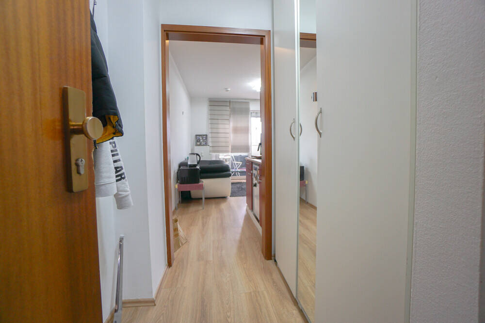 Vollmöbliertes 1-Zimmer-Apartment mit Wintergarten in zentraler Lage von Nürnberg - attraktiver Standort nahe der Technischen Universität Nürnberg – Nürnberg – Vorschaubild 3