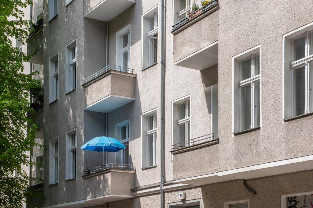 Sicherheit im hohen Alter: Mit vermieteter 2-Zimmer-Wohnung nahe Sonnenallee – Berlin – Vorschaubild 2