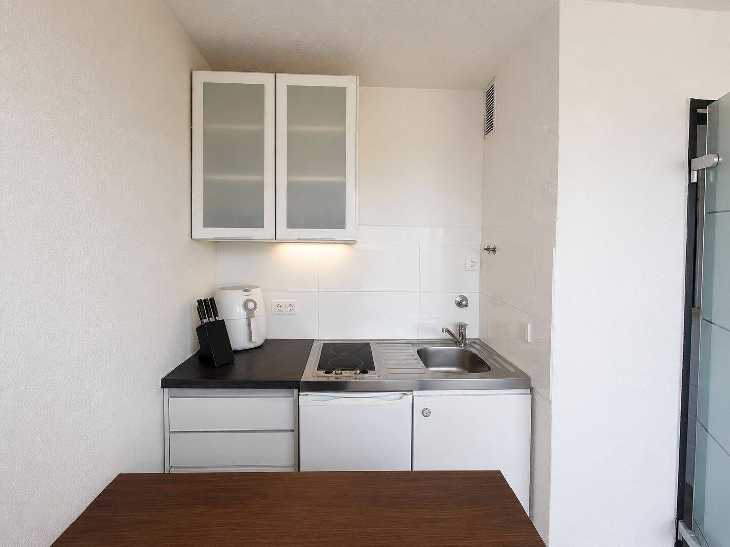 Zentral gelegenes 1-Raum-Apartment attraktiv vermietet – Düsseldorf – Vorschaubild 3