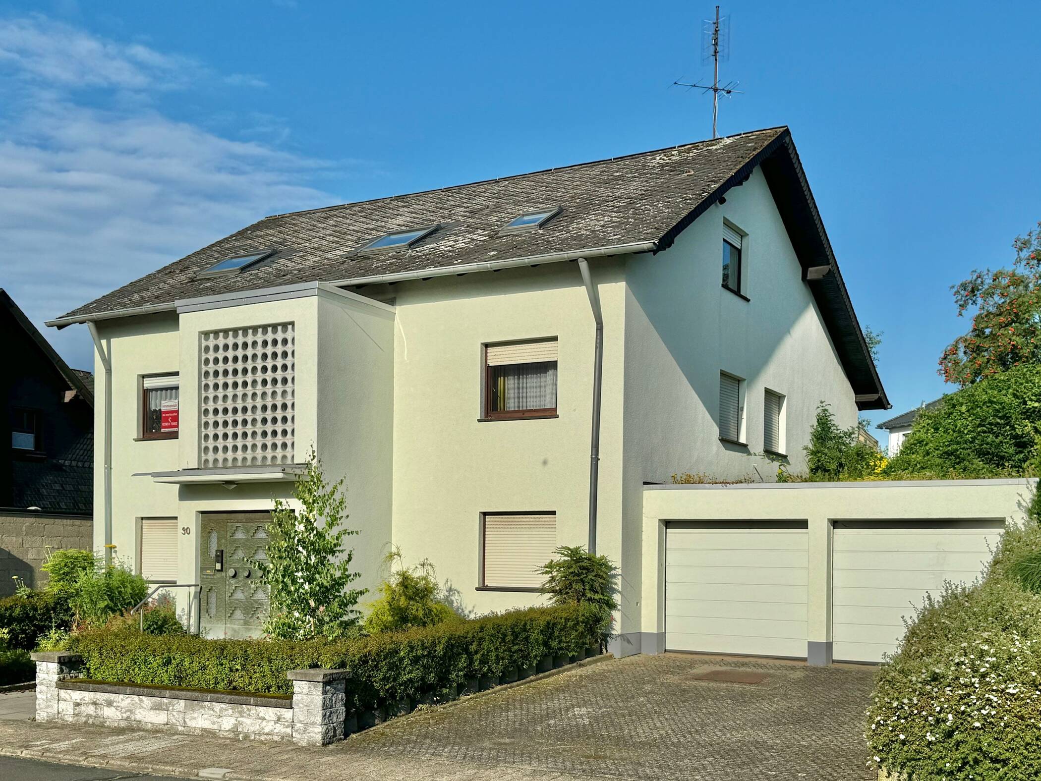 TOP LAGE, VIEL PLATZ, 2 GARAGEN, WINTERGARTEN UND PV-ANLAGE !!! – Bell – Vorschaubild 3