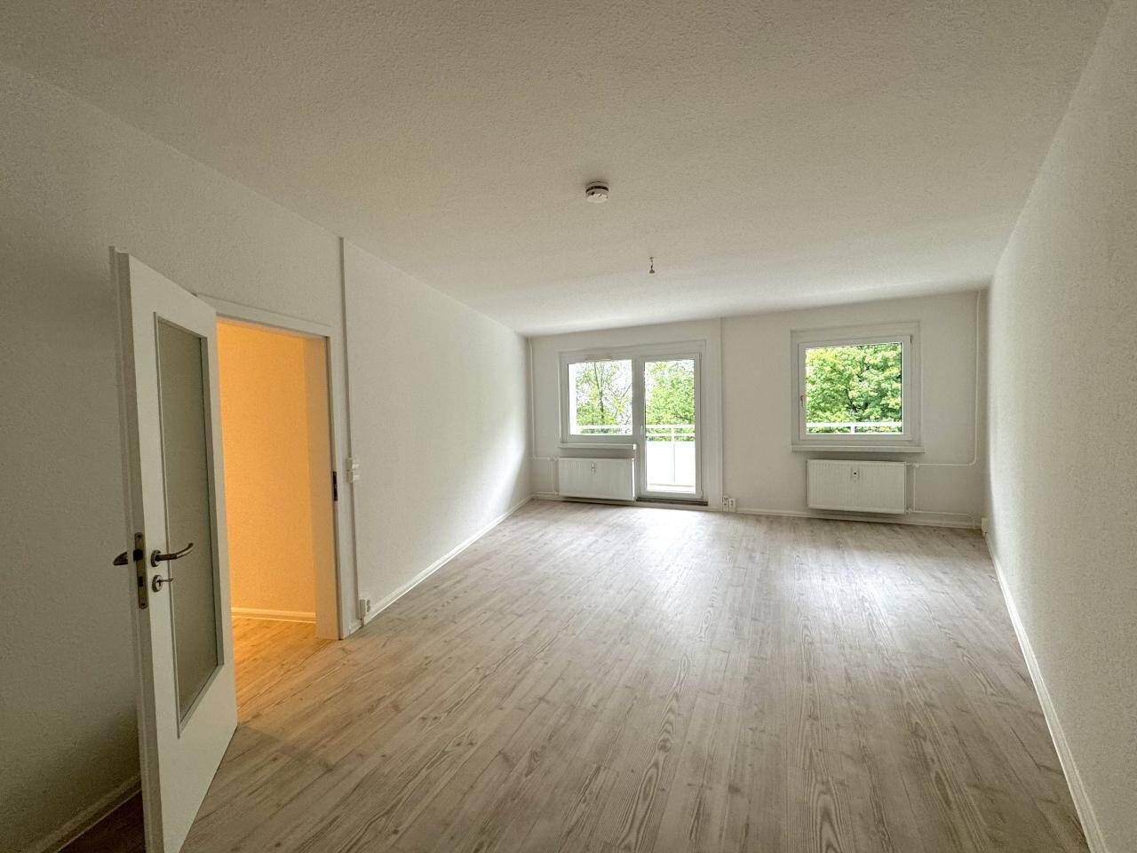 Großzügig geschnittene und moderne 3-Raum-Wohnung – Chemnitz – Vorschaubild 2