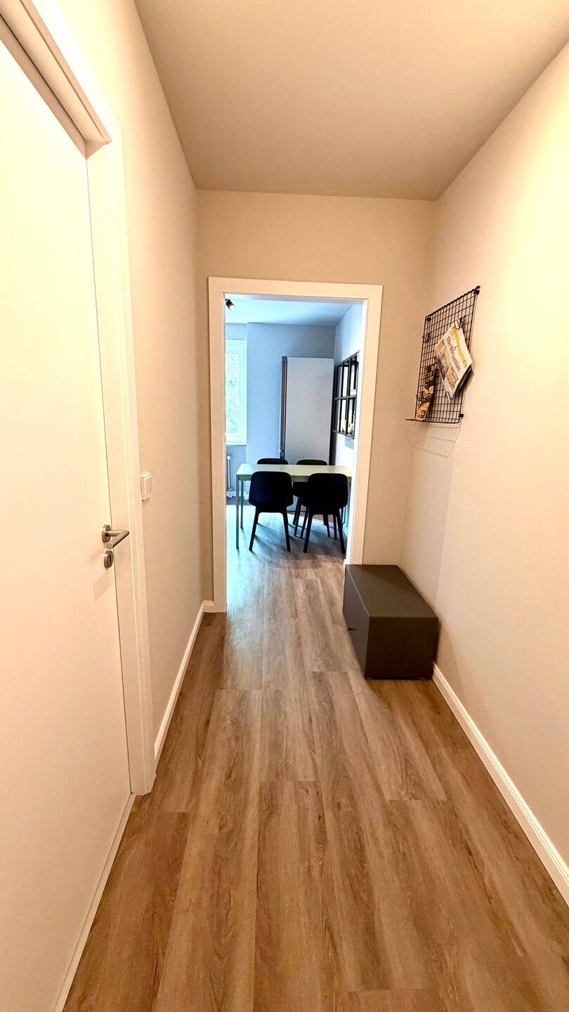KOMPAKTES 14-m²-ZIMMER, VOLL MÖBLIERT, GÜNSTIGER EINSTIEG IN EIMSBÜTTEL – Hamburg – Vorschaubild 3