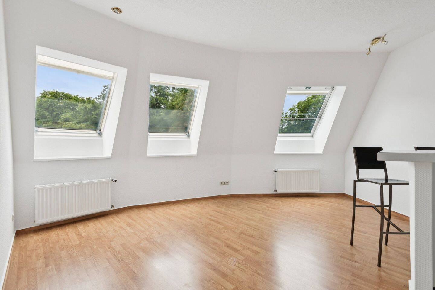 Attraktive, frisch renovierte 2-Zimmer-Wohnung mit moderner Einbauküche – Berlin – Vorschaubild 3