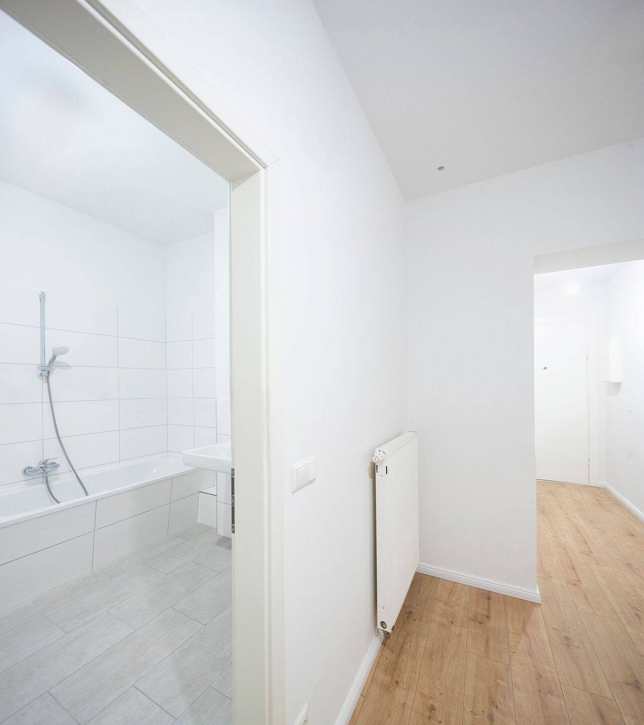Bezugsfreie 2-Zimmer-Altbauwohnung - Mit Kiezflair zwischen Cafés, Boutiquen & Parks! – Berlin – Vorschaubild 7