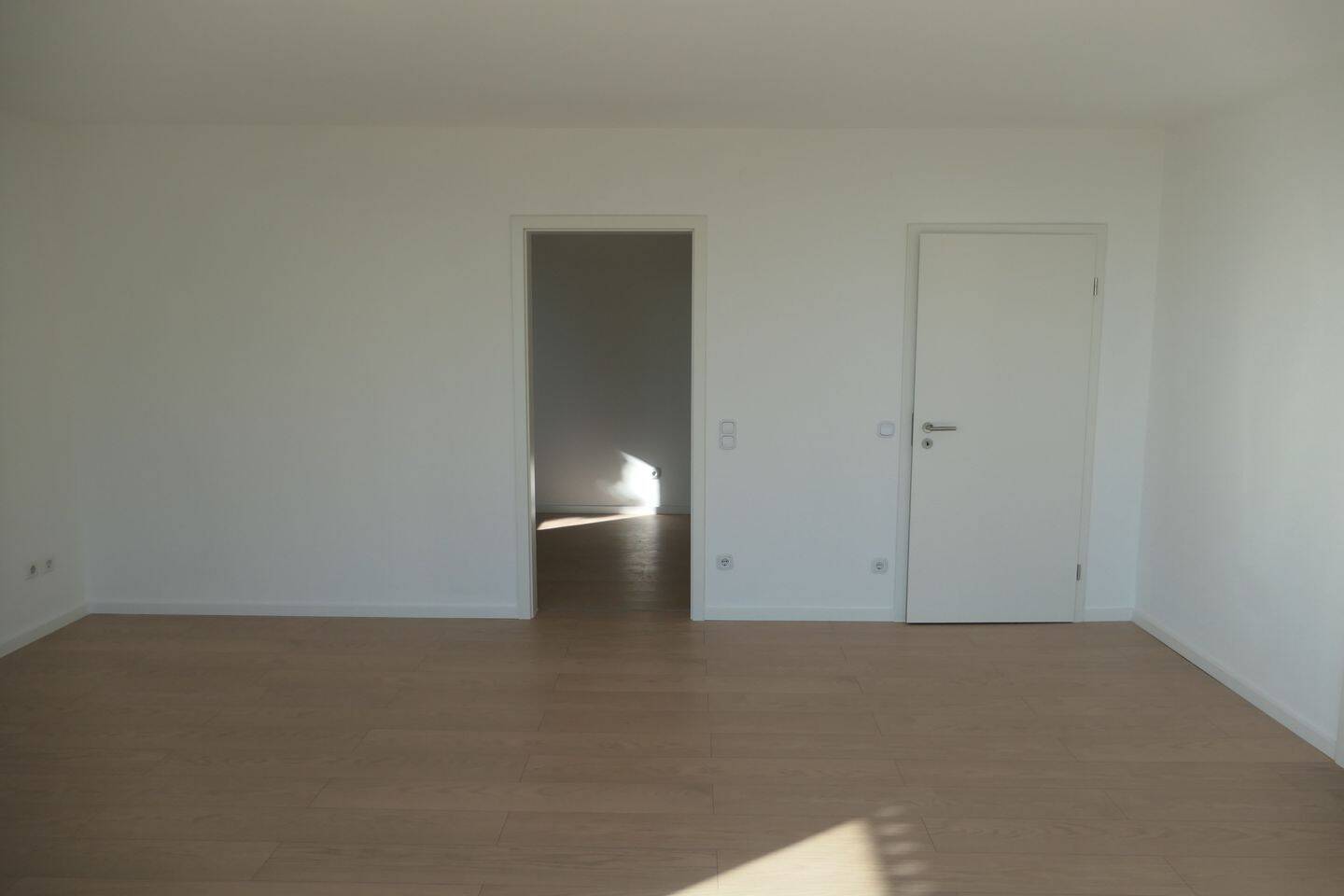 2-Zimmer-Wohnung in bester Lage mit außergewöhnlicher Aussicht – Düsseldorf – Vorschaubild 3