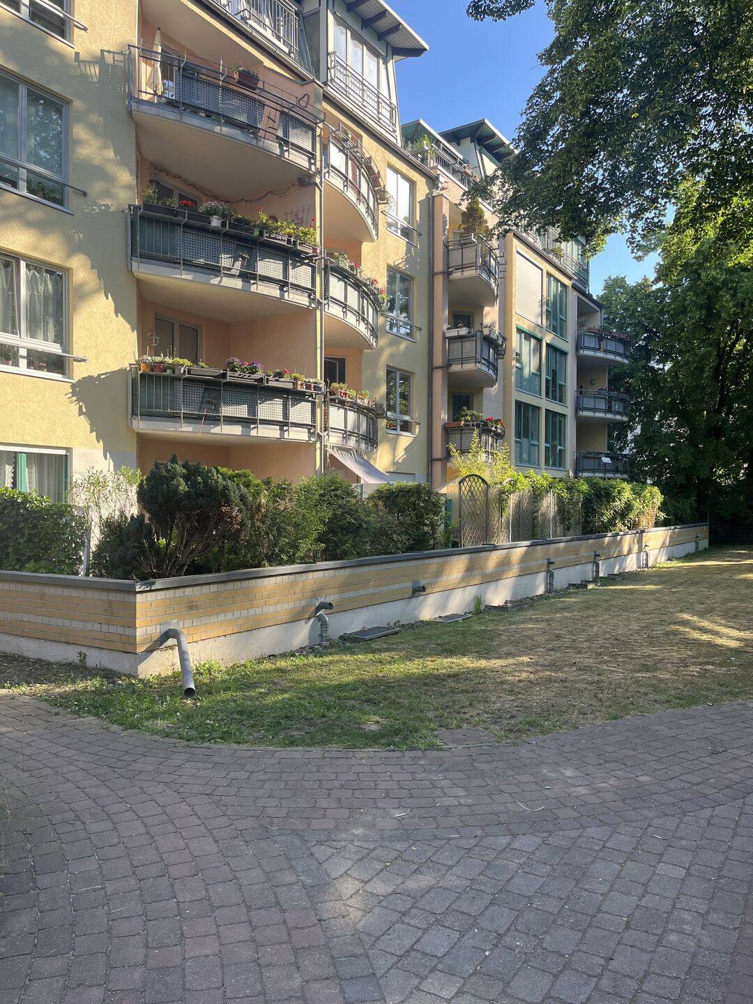 Super 3-Zimmer Wohnung mit Balkon und Tiefgaragenstellplatz/ Stadtfeld Ost – Magdeburg – Vorschaubild 2