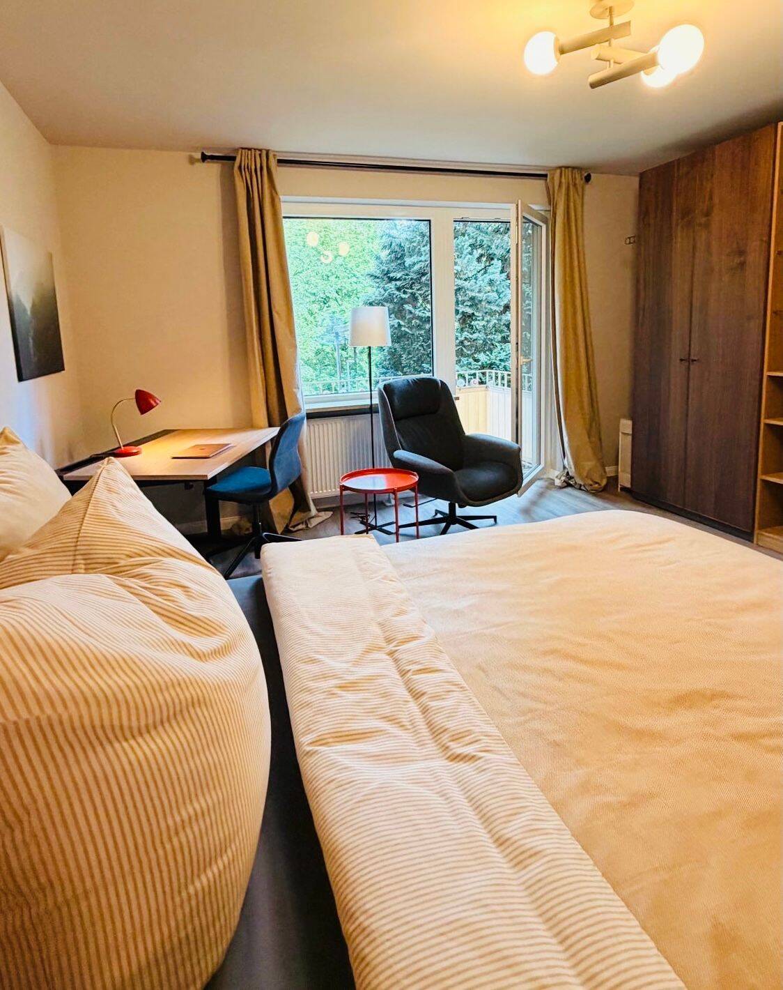 BEZUGSFERTIGES PREMIUM-ZIMMER IN RUHIGER 3er BUSINESS-WG, EIMSBÜTTEL – Hamburg – Vorschaubild 3