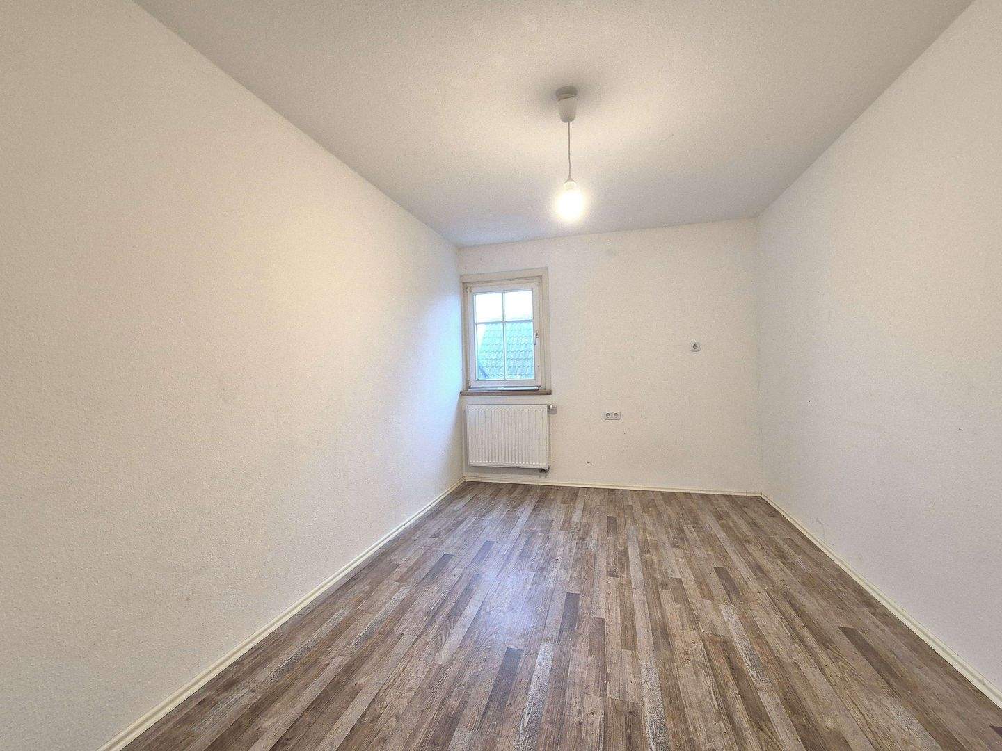Flexibles Wohnkonzept - Zwei Wohneinheiten und ausbaufähiger Scheune - Eigennutz oder Kapitalanlage – Mundelsheim – Vorschaubild 3