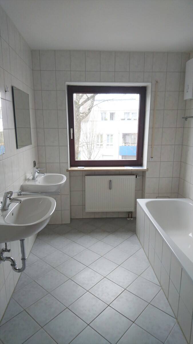 4-Familienhaus und Bankgebäude, aufgeteilt nach WEG, Garagen, Stellplätze,... – Nürnberg – Vorschaubild 9