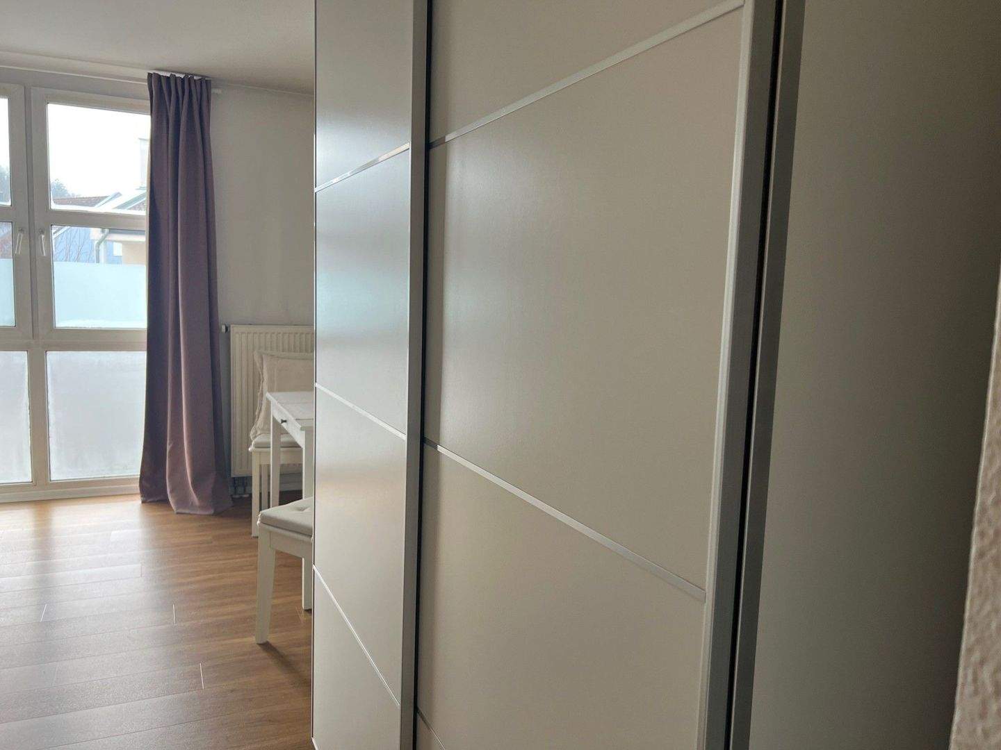 Modernes, helles Studenten-Apartment im begrünten Studienpark in Erlangen-Nord/Burgberg – Erlangen – Bild 1 von 6