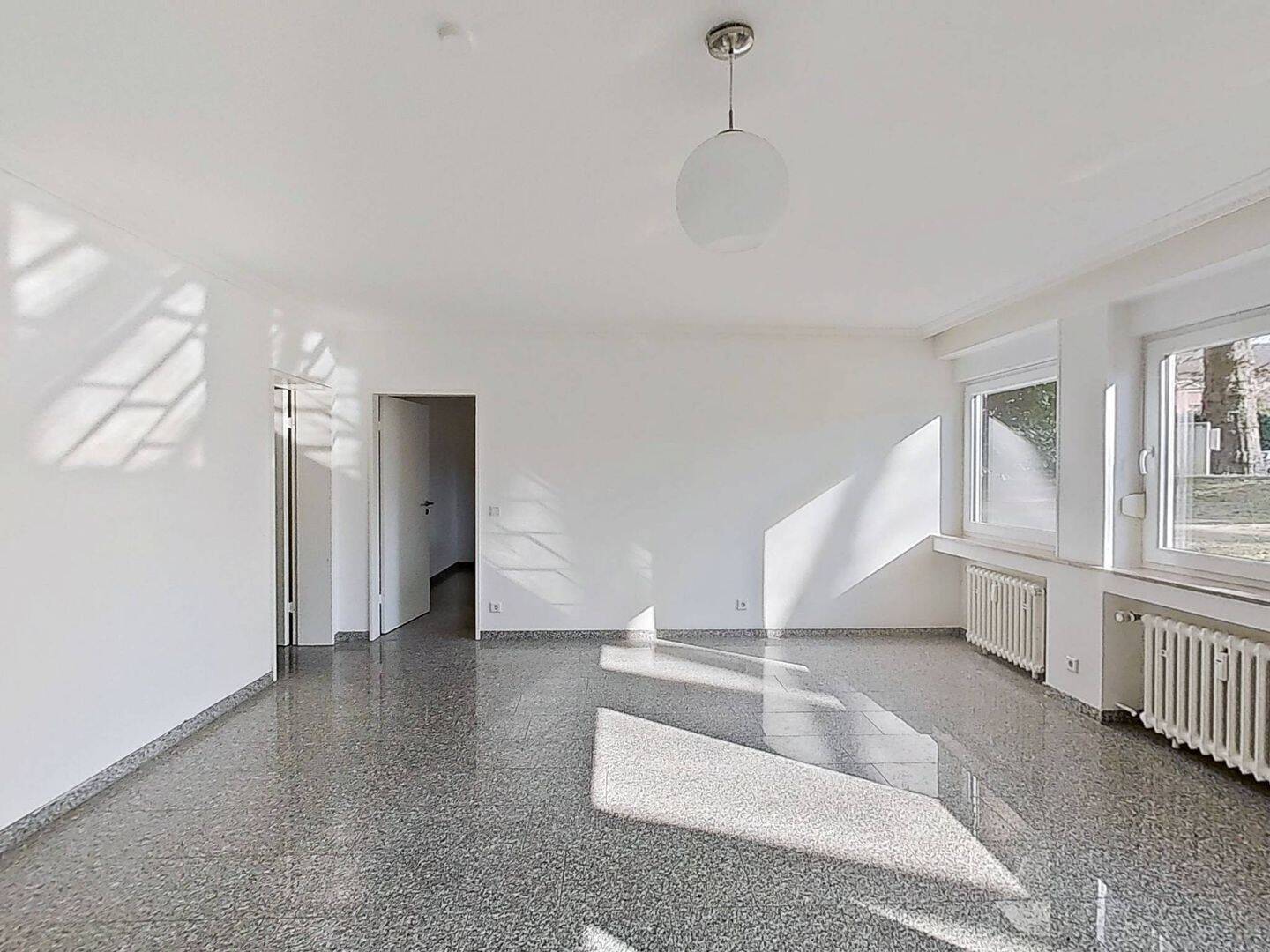Schöne und helle Souterrain-Wohnung mit 3 Zimmern & Gartenstück – Leverkusen – Vorschaubild 2