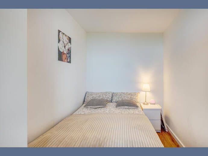 Möbliert: Charmante 1,5-Zimmer Wohnung im 9. OG – München – Vorschaubild 4