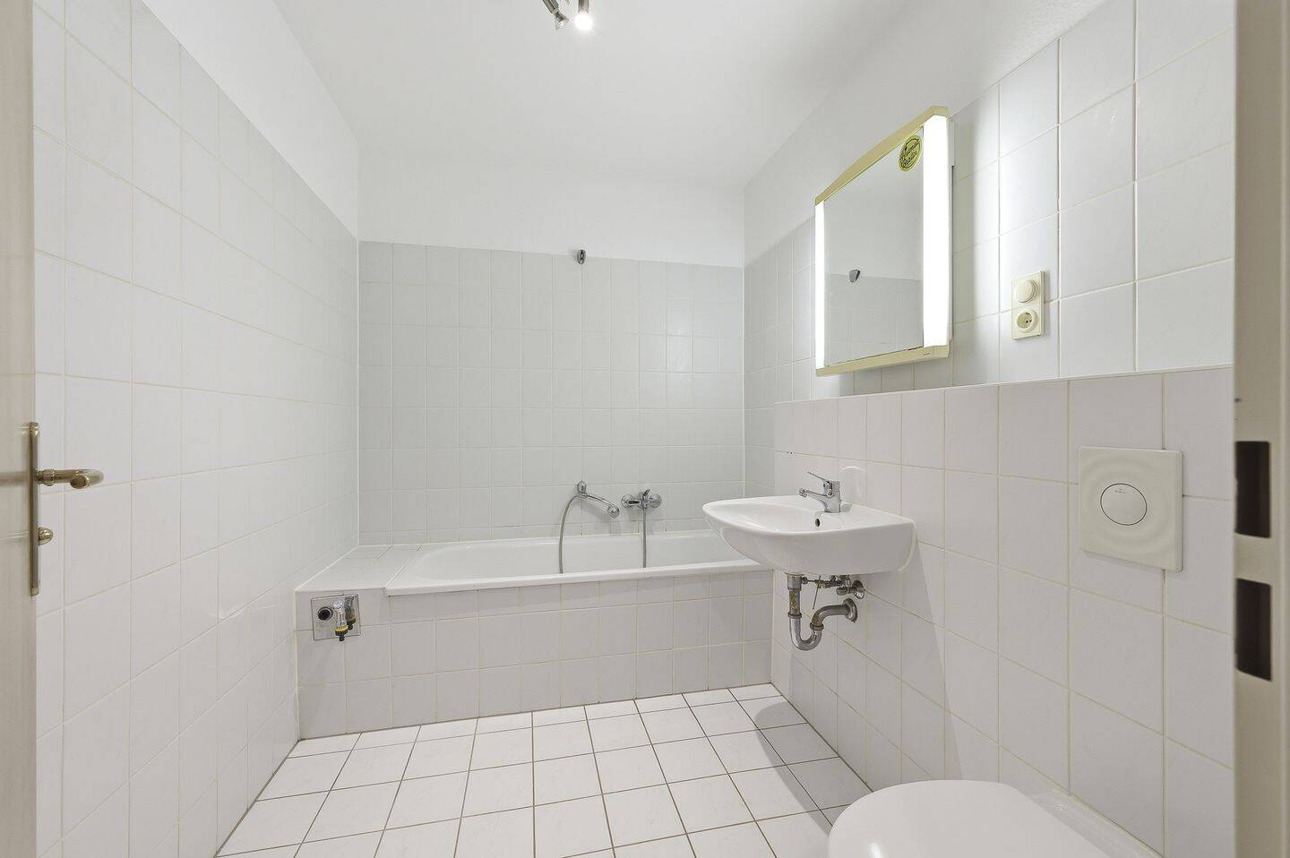 Bezugsfreies Loft-Apartment mit Galerie, Balkon und inkl. Pkw Stellplatz – Berlin – Vorschaubild 4