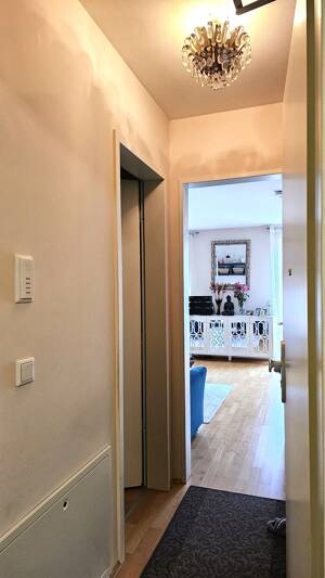 * Die perfekte Wohnung ! Lage direkt am Park * Lift* Tiefgarage * – 80797 München – Vorschaubild 2