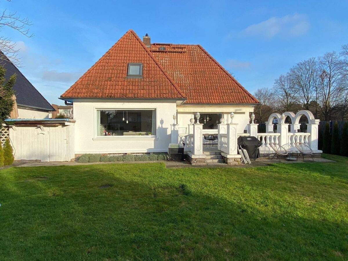 Großzügiges Familienhaus auf 632 qm sonnigem Eckgrundstück mit grossem Garten – 12355 Berlin – Bild 1 von 9