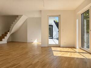 Exklusive Maisonettewohnung im Dachgeschoss mit Spitzboden, Balkon und Loggia