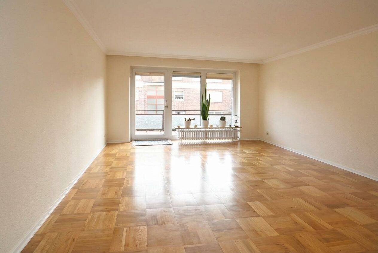 Gepflegte 4-Zi-Wohnung in ruhiger Sackgasse mit herrlichem Südbalkon & Tiefgaragenstellplatz – Hamburg – Vorschaubild 4